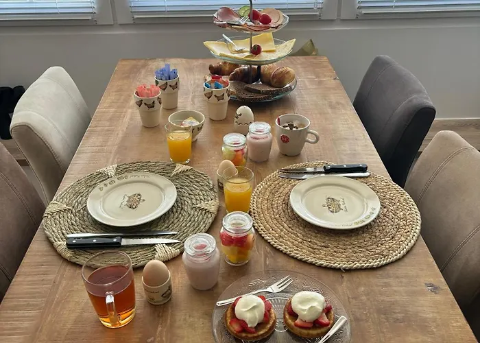 Aan De Schenkel Bed & Breakfast